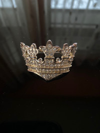 Vintage Crown brooch 
