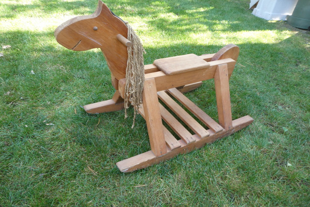 Cheval en bois bascule pour enfant 19 x 31 x 16.5 pouces de hau dans Art et objets de collection  à Laurentides