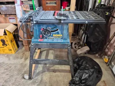 Rona 10" Table Saw c/w 3 blades Call or text 306-530-3935 Item is in White City, SK