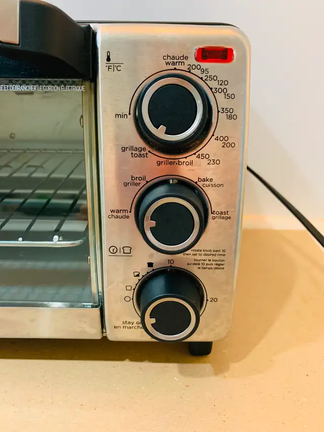 Black & Decker Toaster Oven in Toasters & Toaster Ovens in Vancouver - Image 3