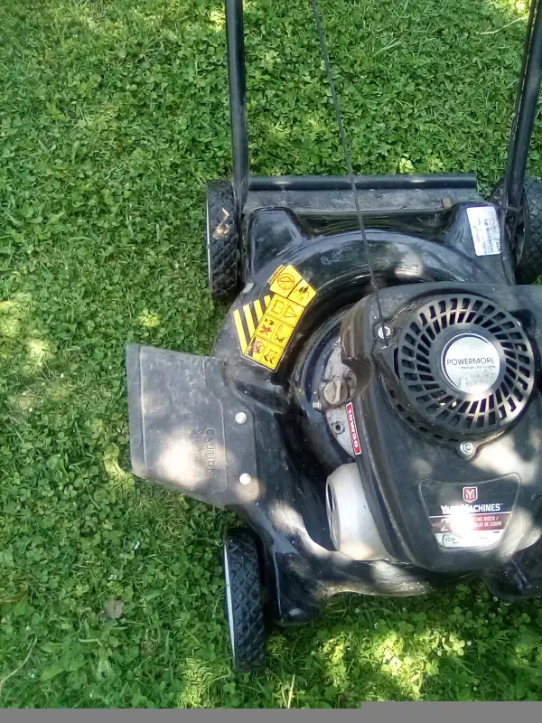Yard Machines -tondeuse (Essence) in Lawnmowers & Leaf Blowers in City of Montréal - Image 5