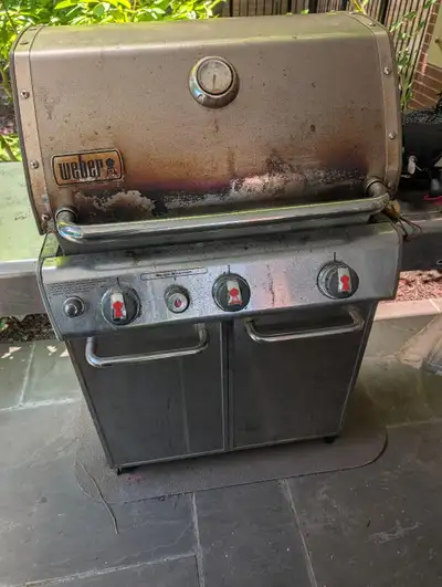 10 year old Weber Genesis 330S - Working condition, View more