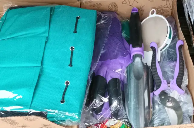NEW Garden Tools Set 83 Piece, Succulent Included, Heavy Duty in Outdoor Tools & Storage in London - Image 8