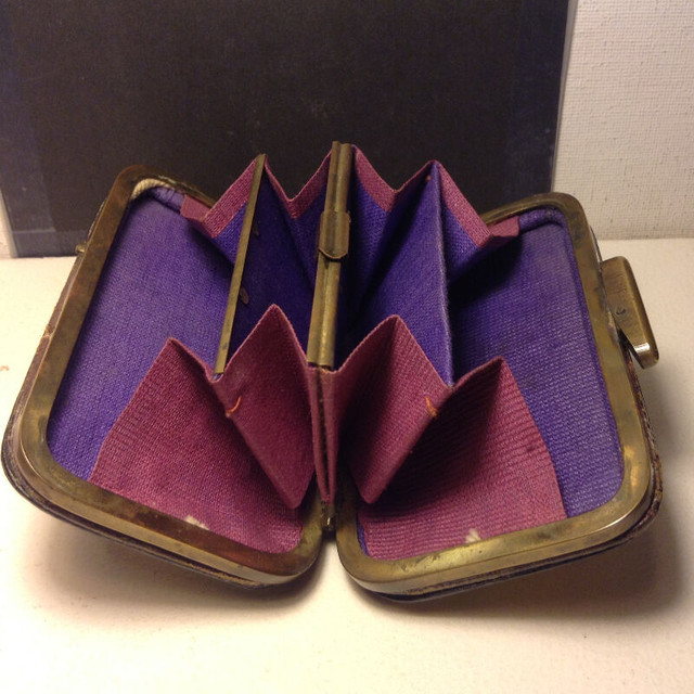 ANTIQUE COIN PURSE / WALLET in Arts & Collectibles in Vancouver - Image 3