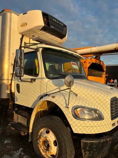 Selling a 2014 freightliner m2. It’s got a 24 foot insulated box with a carrier 860 reefer unit in g...