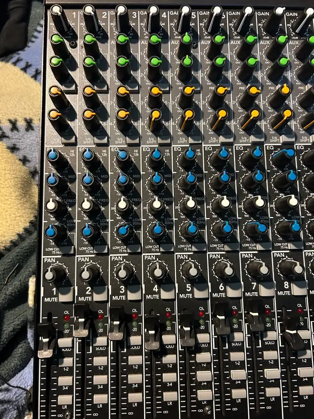 Mackie Compact Mixer in Pro Audio & Recording Equipment in Oakville / Halton Region - Image 5