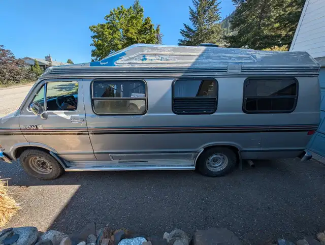 1989 dodge b250 fuel injected campervan  in RVs & Motorhomes in Kamloops - Image 11
