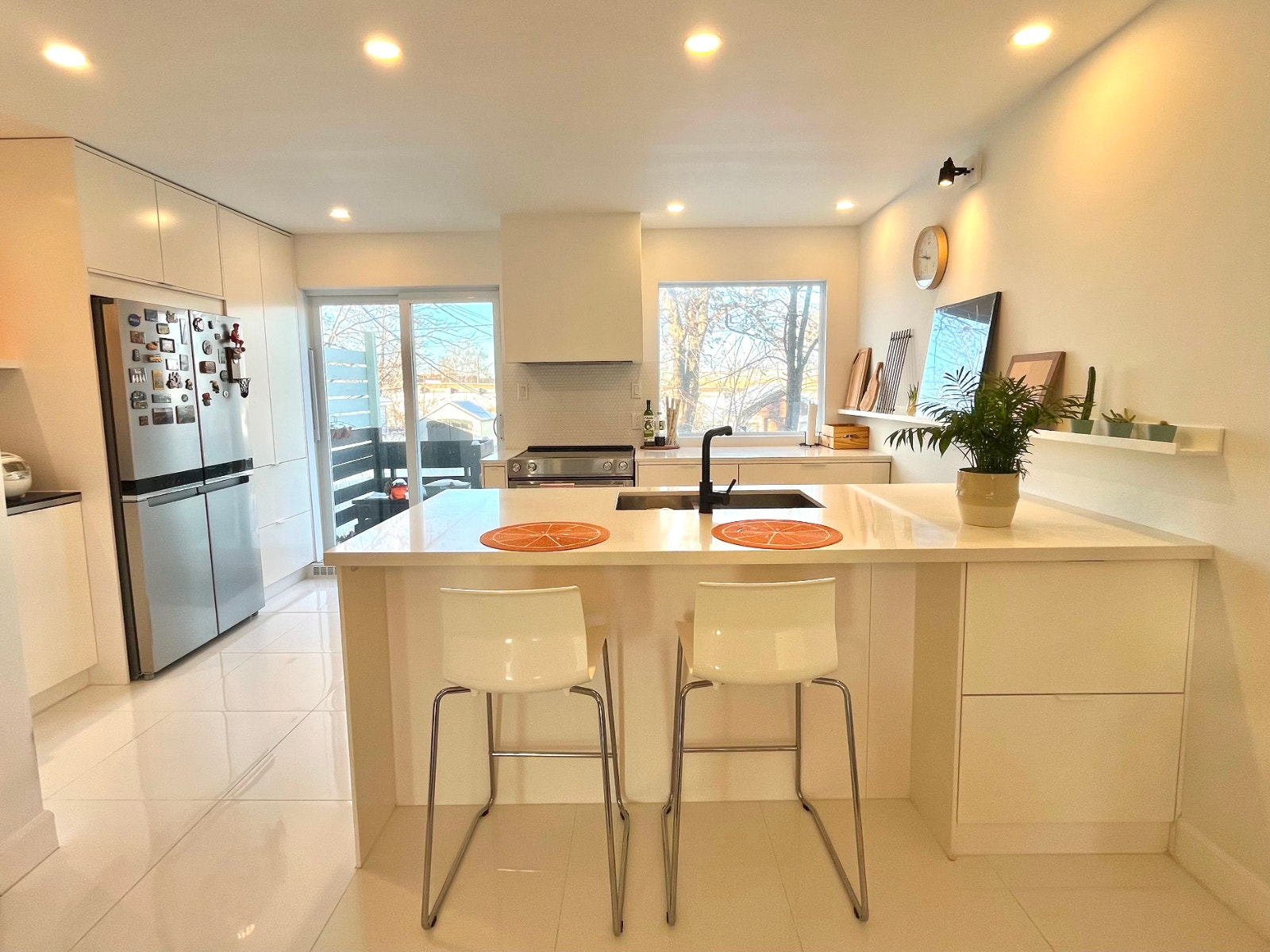 Spacious & Bright 2+1 Bed Townhouse in Candiac — photo 3
