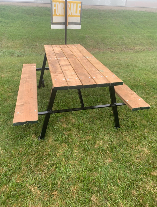 Picnic table in Patio & Garden Furniture in Stratford