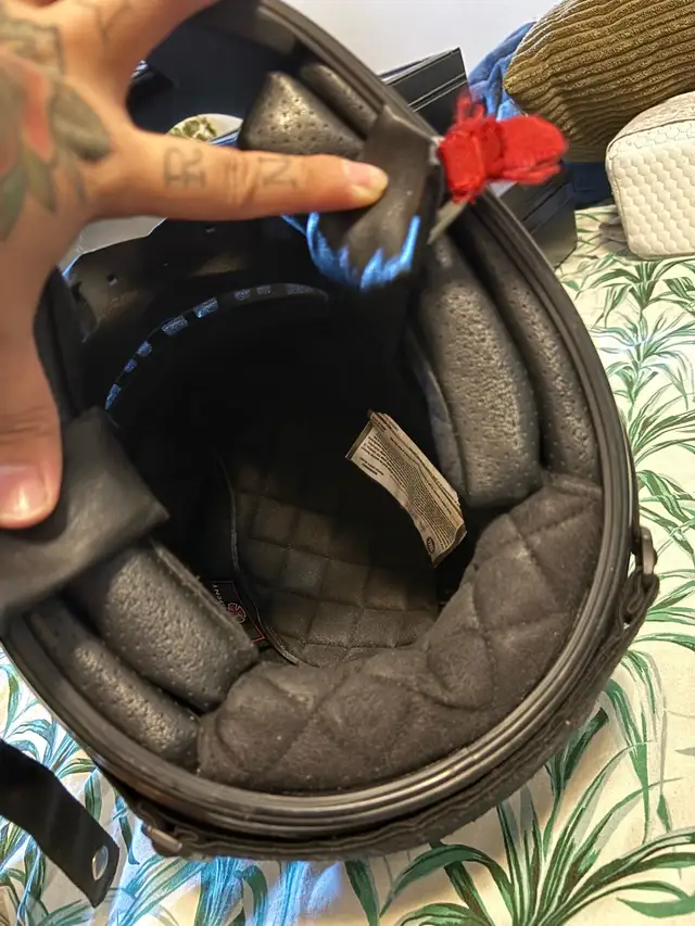 Motorcycle Helmets and Gloves in Other in Mississauga / Peel Region - Image 4