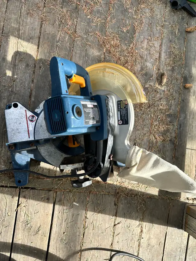 Ryobi 10 inch Compound Miter Saw in Power Tools in Oshawa / Durham Region - Image 6