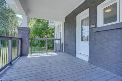 Huge spacious & bright clean accommodations for rent in Scarborough are available immediately at, 1....