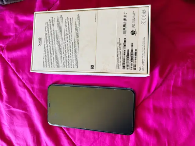 iPhone XS max in Cell Phones in Cornwall - Image 2