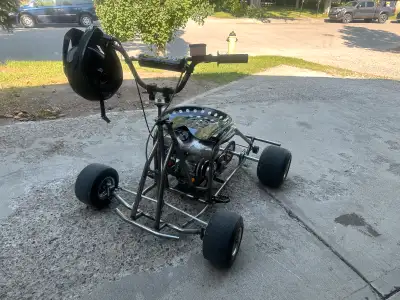 Disc brakes, twist throttle. 212CC’s it rips. No lowballs pretty firm on the price. Would trade for...