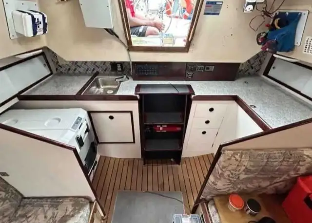 C&C 30 MK 1 sailboat includes a10ft dingy in Sailboats in St. Catharines - Image 7