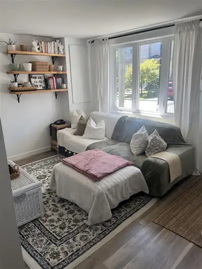 Logement 4 1/2 à louer à la Pointe-de-l'Île Pointe-aux-Trembles Situé au rez-de-chaussée Grande cour...