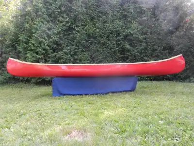 Peterborough Canoe Company "MINETTA" Model Number 1815 Serial Number 9105 Fully restored in 2009 Unu...