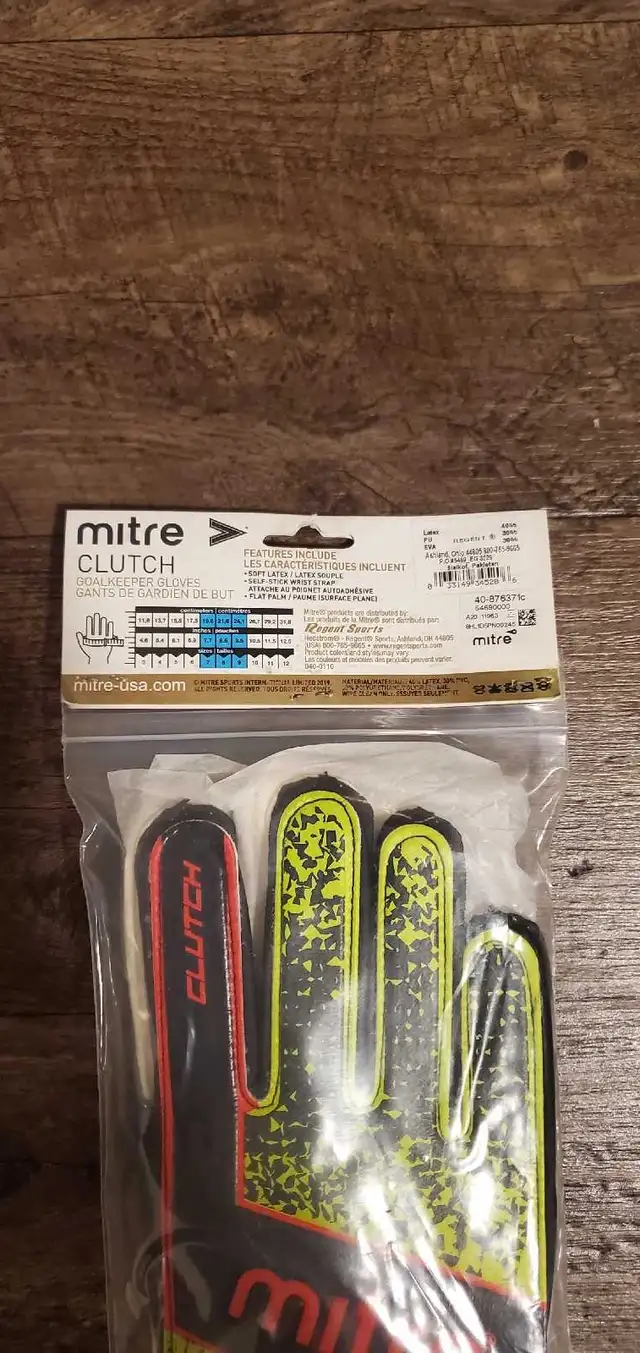 Brand New MITRE Goalkeeper Gloves in Soccer in Barrie - Image 3