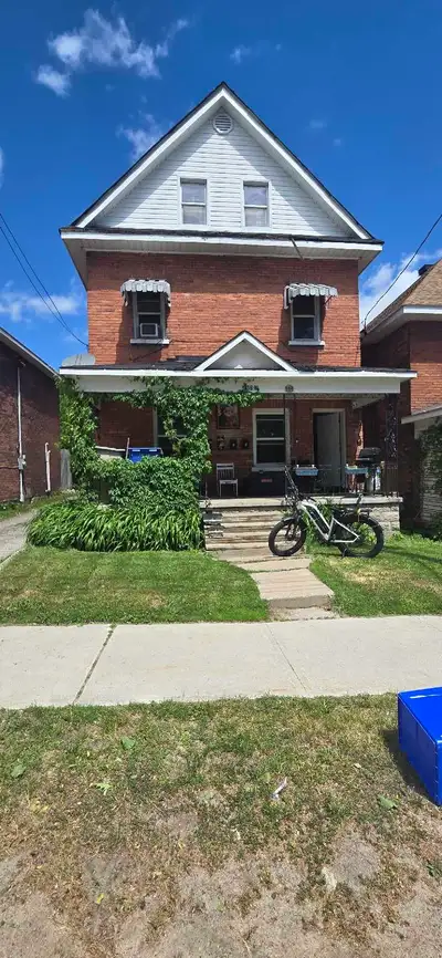 116 second ave west apparment for rent 1200 plus Hydro 2 bedroom 3rd floor