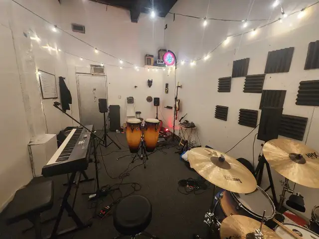 Singer /  Keyboard Player Wanted64520060109058122