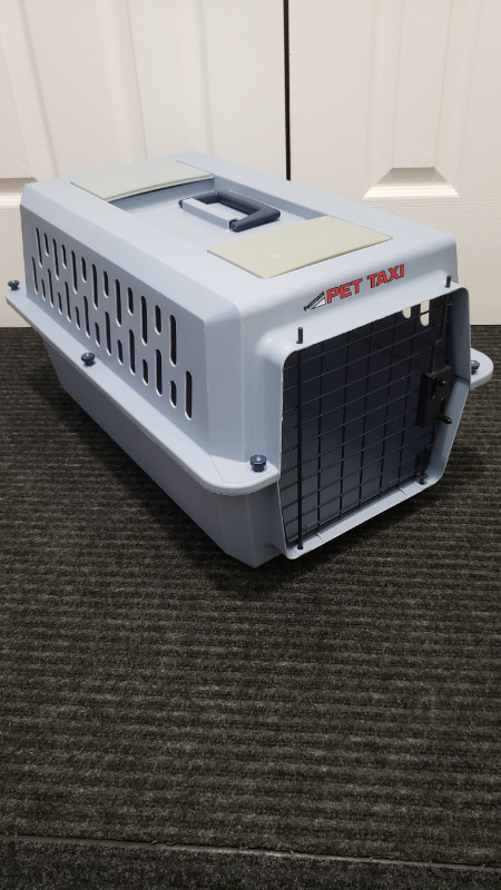 Small Pet Carrier/Kennel – PETMATE Pet Taxi in Accessories in Sault Ste. Marie