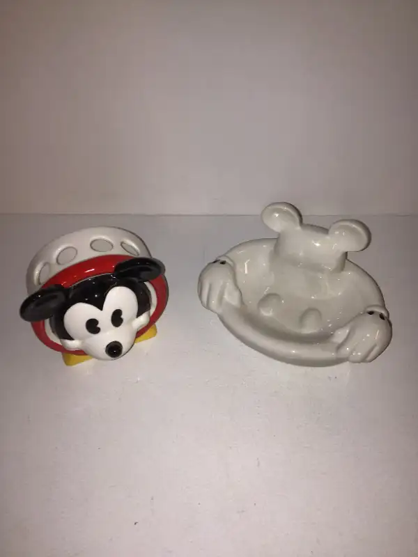 Disney Mickey Mouse ceramic bathroom set in Home Décor & Accents in Ottawa - Image 2