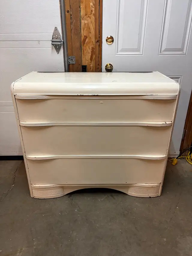 Vintage Art Deco Waterfall Dresser in Arts & Collectibles in Cole Harbour - Image 3