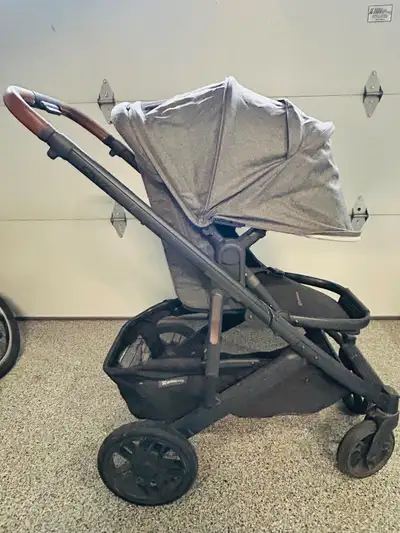 Uppababy stroller, carseat  and 2 bases, View more