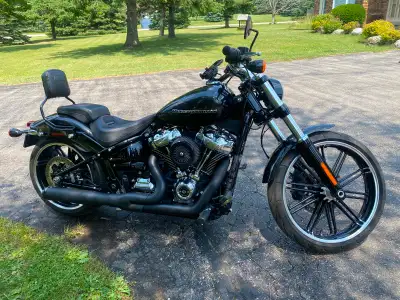 Excellent condition 2018 Harley-Davidson Breakout 114 with only 11,800 km. Very well maintained, alw...