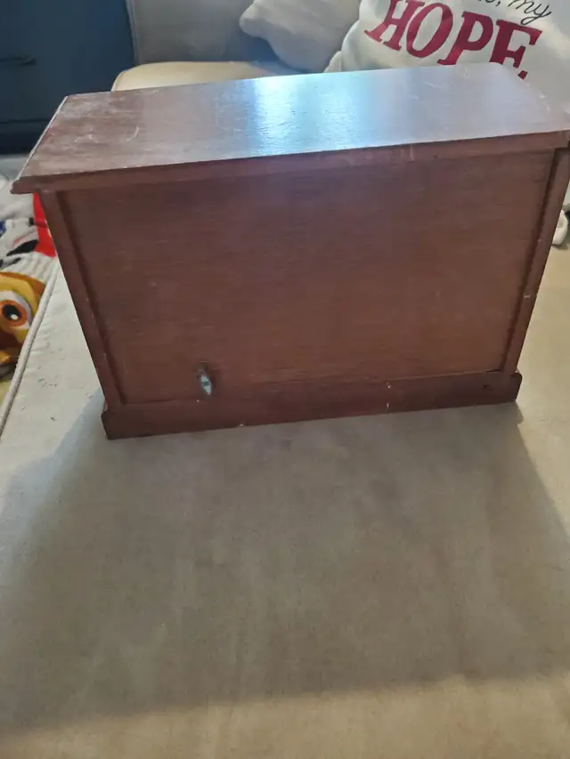 Jewelry box in Jewellery & Watches in Ottawa - Image 2