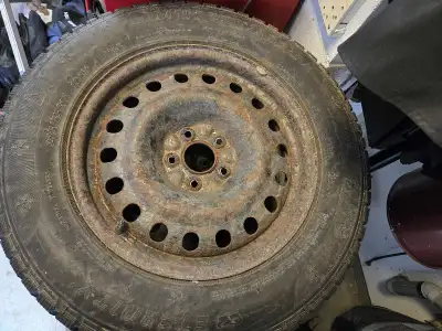 Winter Warrior tires and rims from 2021 Honda CRV. 235/65/R17. Bolt pattern is 5x4.5 and center bore...