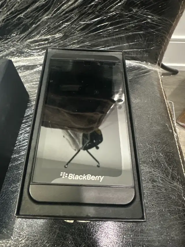 Blackberry Smartphone in Cell Phones in Mississauga / Peel Region - Image 3