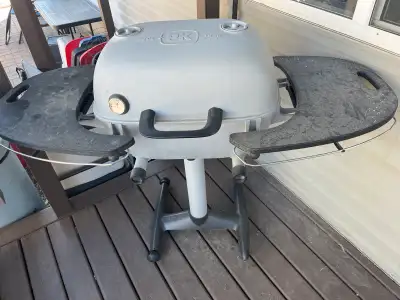 This is a barley used PK Grill 360, renowned for its exceptional heat retention and versatility in g...