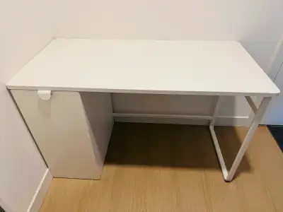 Modern Office Desk + Ergonomic Office Chair – Excellent Conditio, View more