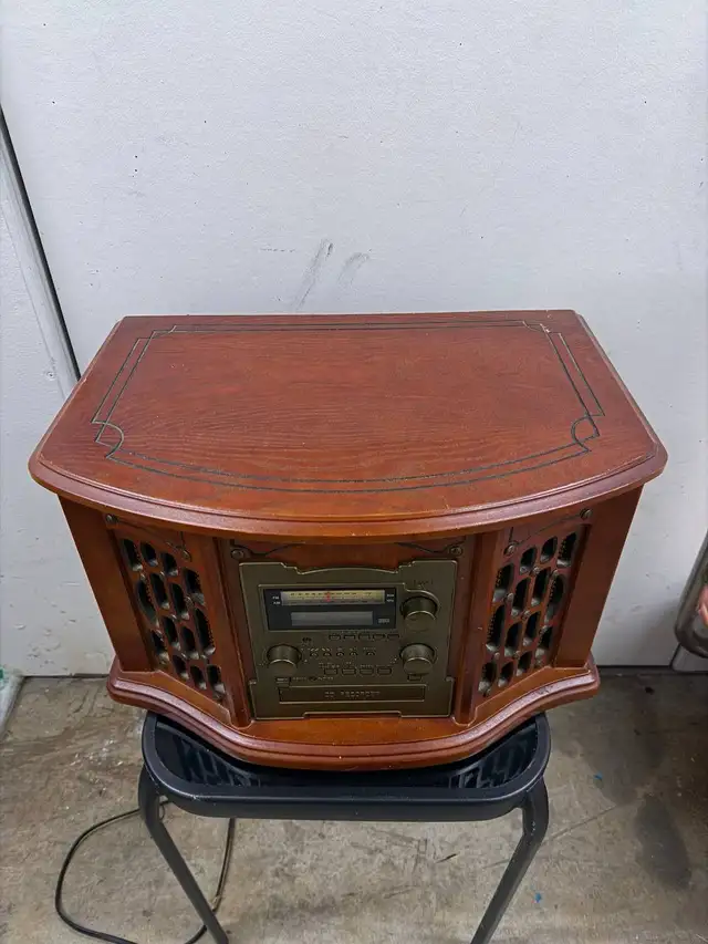 Vintage Style 5-in-1 Record Player with CD Radio in Arts & Collectibles in Mississauga / Peel Region - Image 5