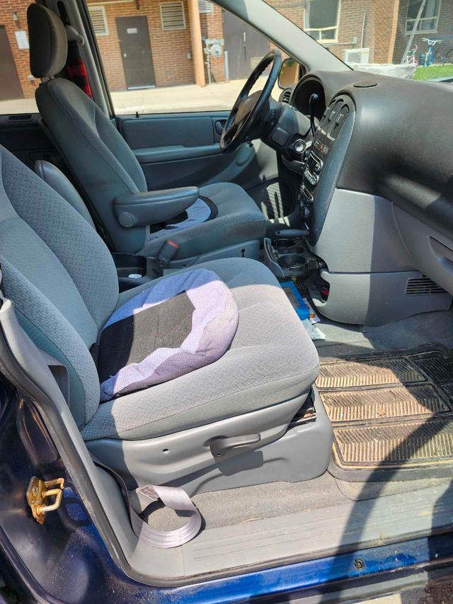 2005 Dodge Grand Caravan in Cars & Trucks in London - Image 2