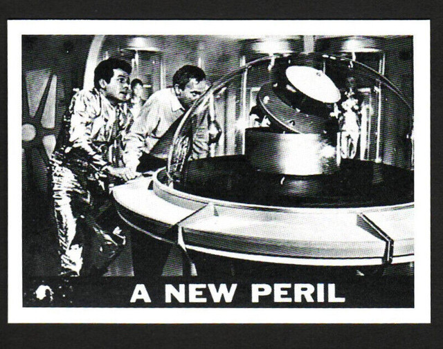 LOST IN SPACE RITTENHOUSE REPRINT CHASE CARD 18 A NEW PERIL in Arts & Collectibles in Oakville / Halton Region