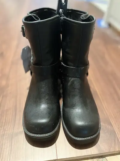 Ladie's size 9 boots, View more