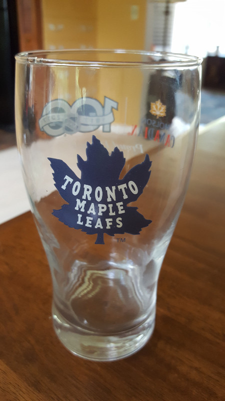 Toronto Maple Leafs / Molson NHL 100 Years 20 oz. Glass in Arts & Collectibles in Brantford