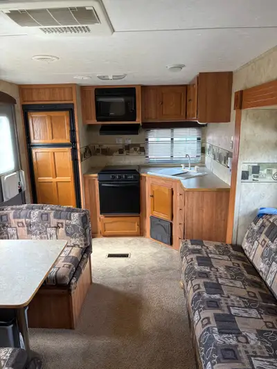 2008 25’ Springdale travel trailer Trailer in great shape with one small slide Sleeps six with one q...