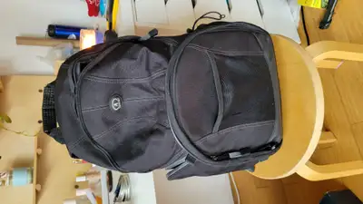 Good condition, refer to images for pockets and compartments Pickup in Scarborough or meetup at a su...