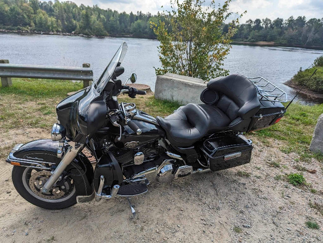 Moto de marque Harley Davidson dans Routières  à Ville de Québec - Image 2