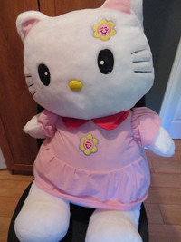 Toutou géant Hello Kitty (26 po)