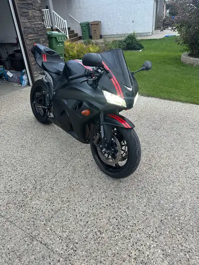 $7,000 obo Selling my 2009 Honda cbr600rr abs. 25,000km. Very fun bike, runs great, has plenty of po...