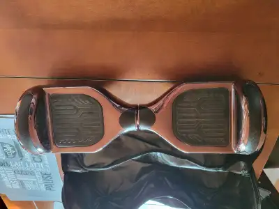 2 hoverboard à vendre. 100$ chacun. Sac + charge + lumières.