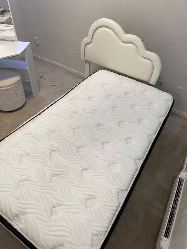 Twin Bedframe ans Mattress in Beds & Mattresses in Delta/Surrey/Langley - Image 6