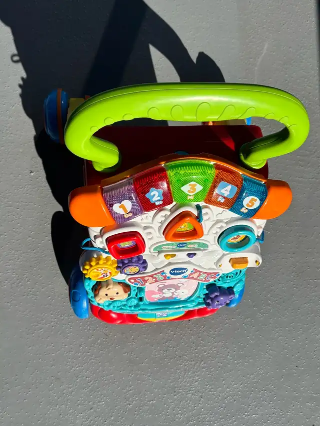 VTech Stroll and Discover Activity Walker in Toys in City of Toronto - Image 4