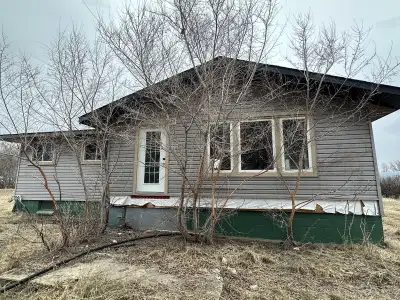 - House available for relocation - This could be yours if you can lift it and move it - House is 100...