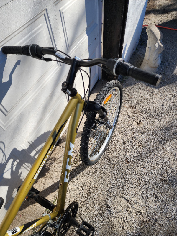 CCM Scout gold Bike 26'' wheel mountain bicycle in Mountain in Oakville / Halton Region - Image 3