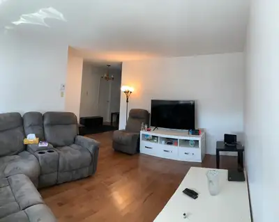 Grand 5 1/2 à louer dans un duplex
